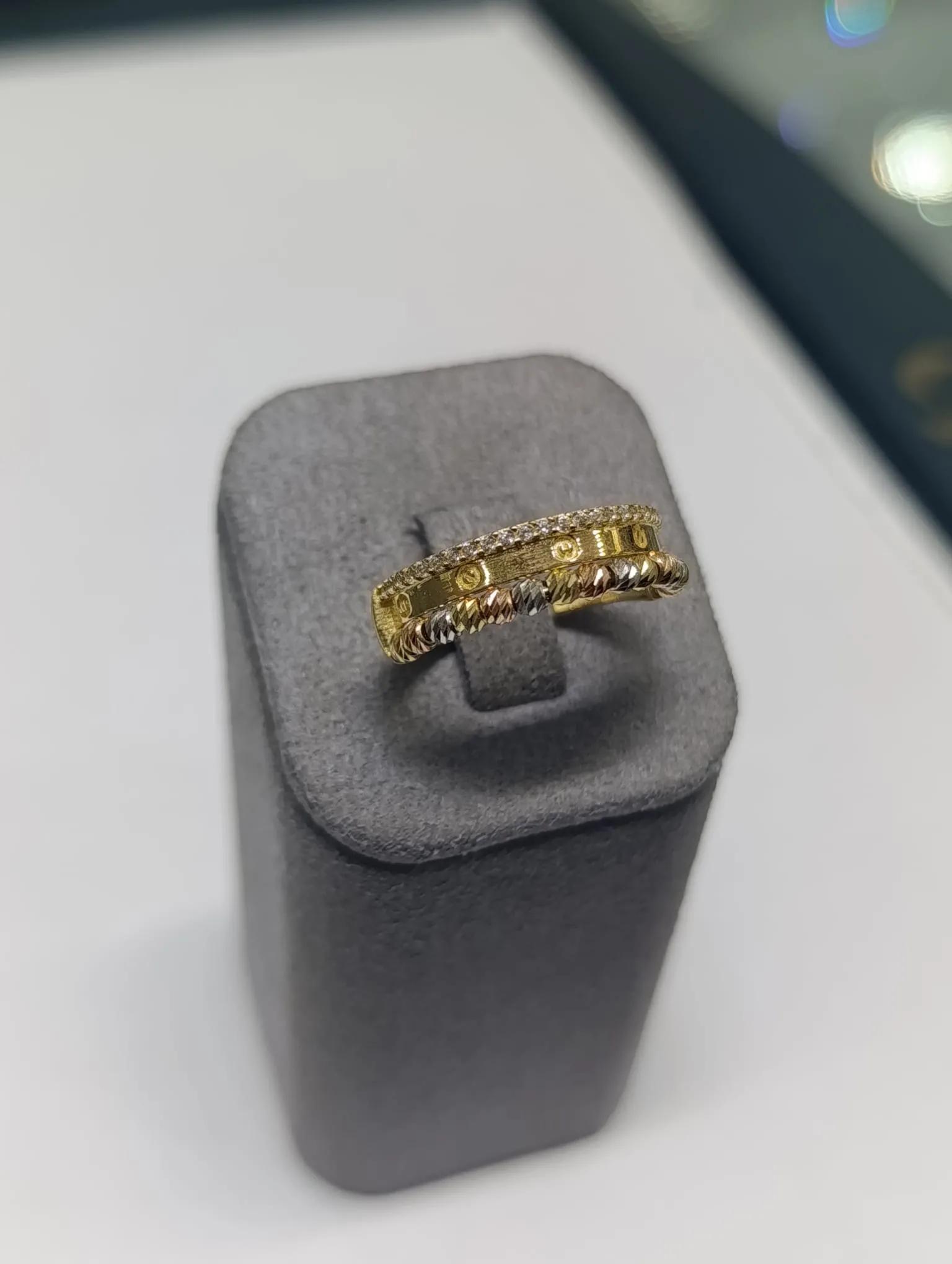 Dorikali İtalyan Yüzük