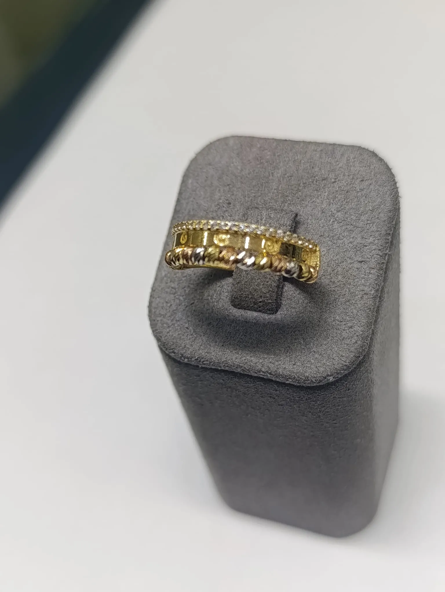 Dorikali İtalyan Yüzük