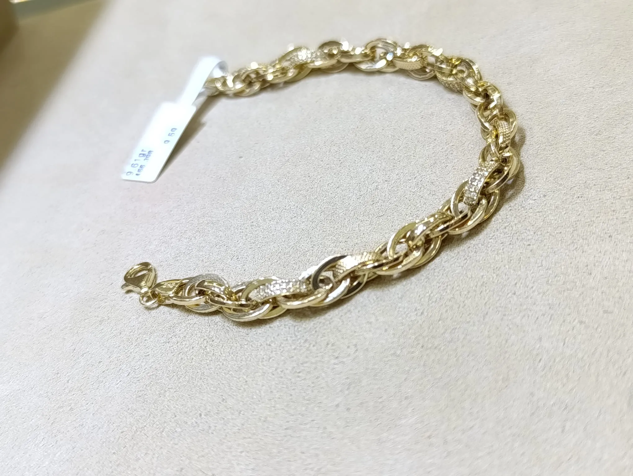 Hallow İşlemeli Bileklik