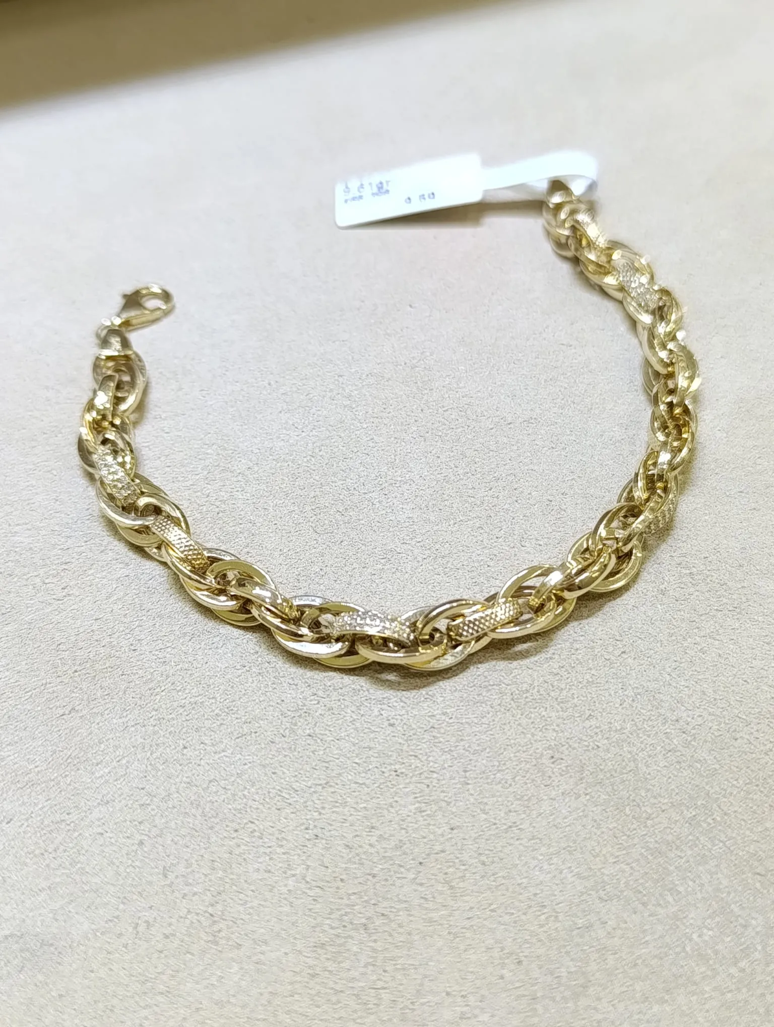 Hallow İşlemeli Bileklik