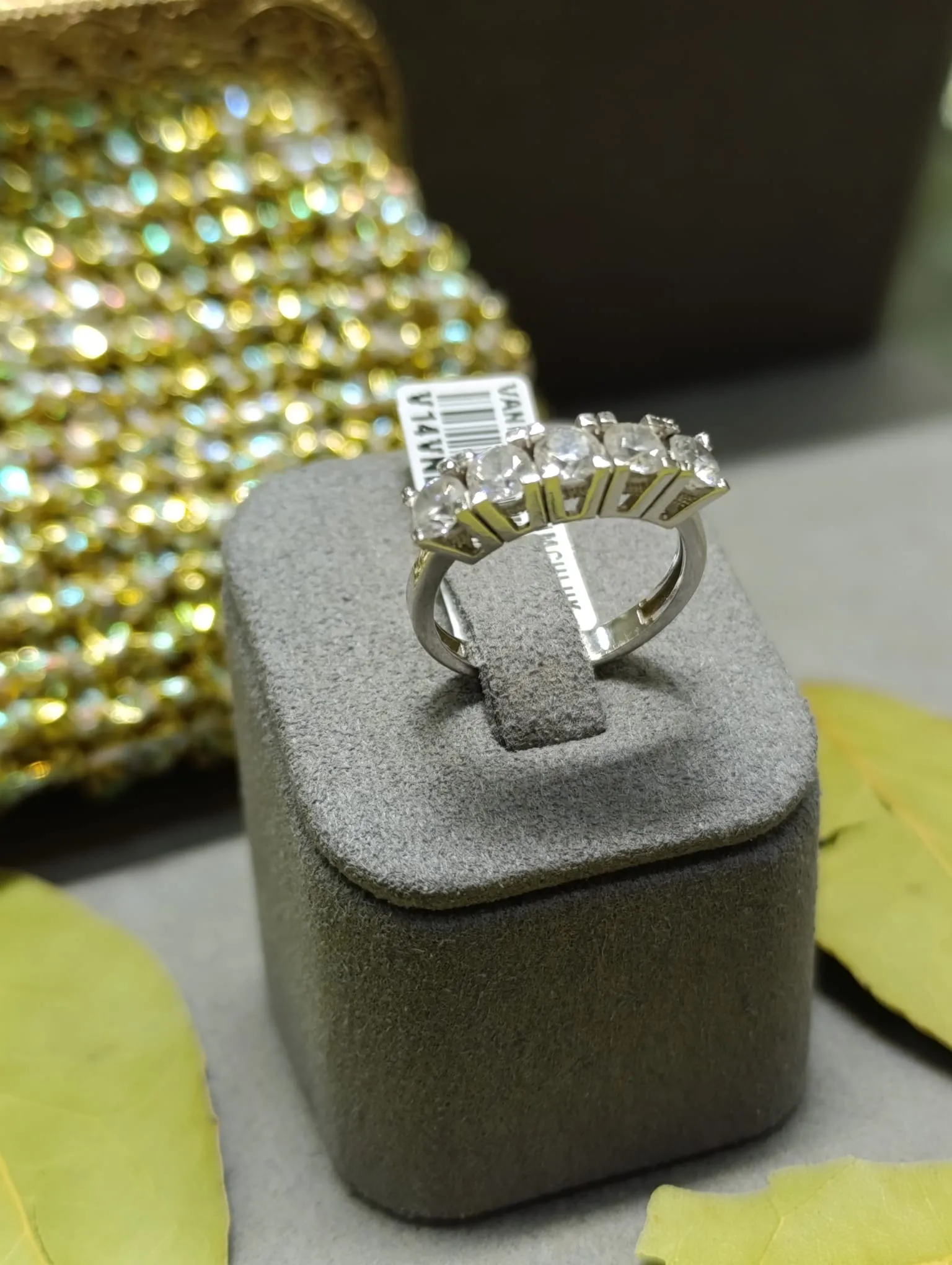 5 Taş Beyaz Tasarım Yüzük