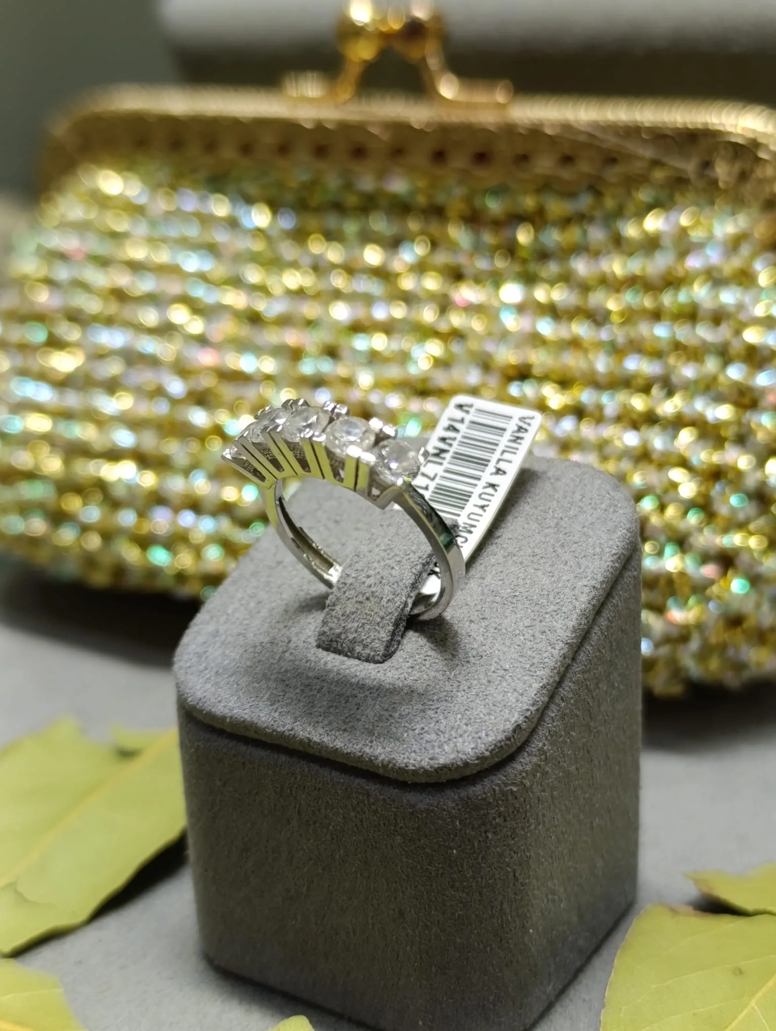 5 Taş Beyaz Tasarım Yüzük