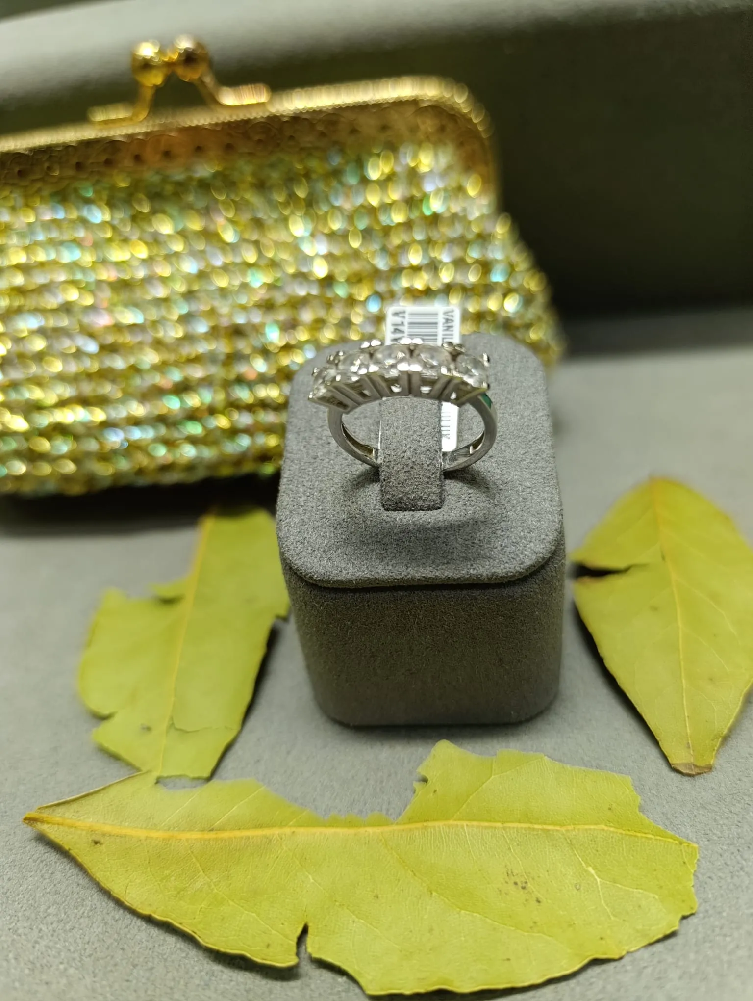 5 Taş Beyaz Tasarım Yüzük