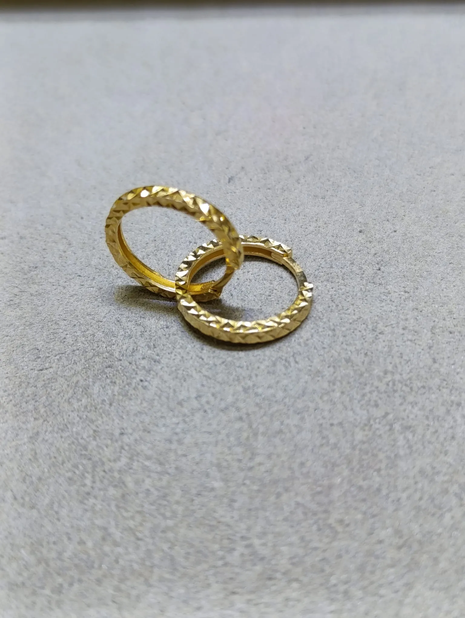 Elmas Kalem İşlemeli Halka Küpe 