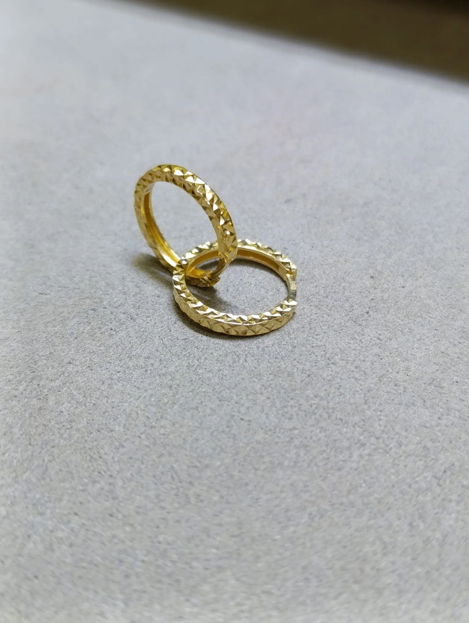 Elmas Kalem İşlemeli Halka Küpe 