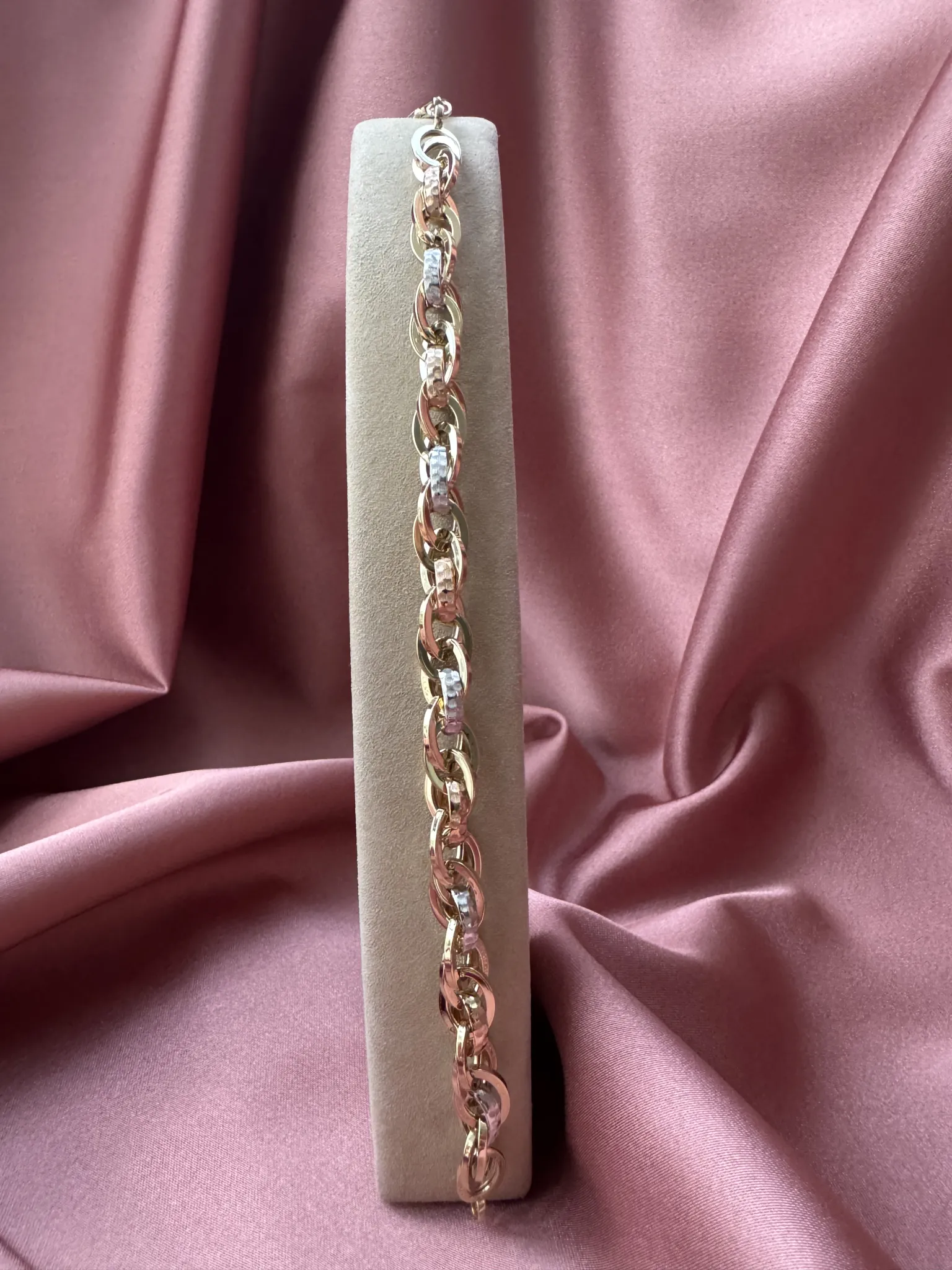 Üç Renk Hallow Bileklik 