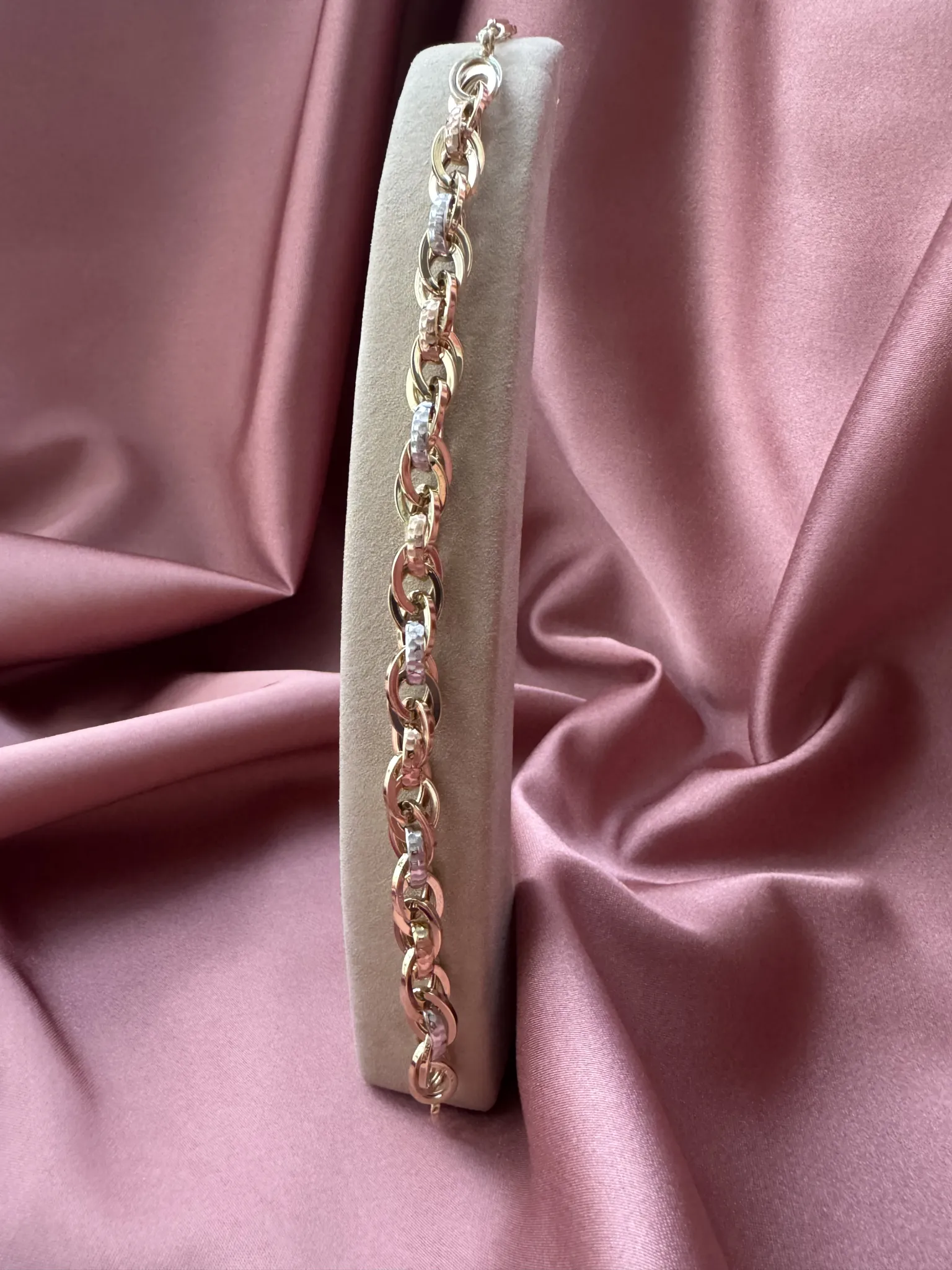 Üç Renk Hallow Bileklik 