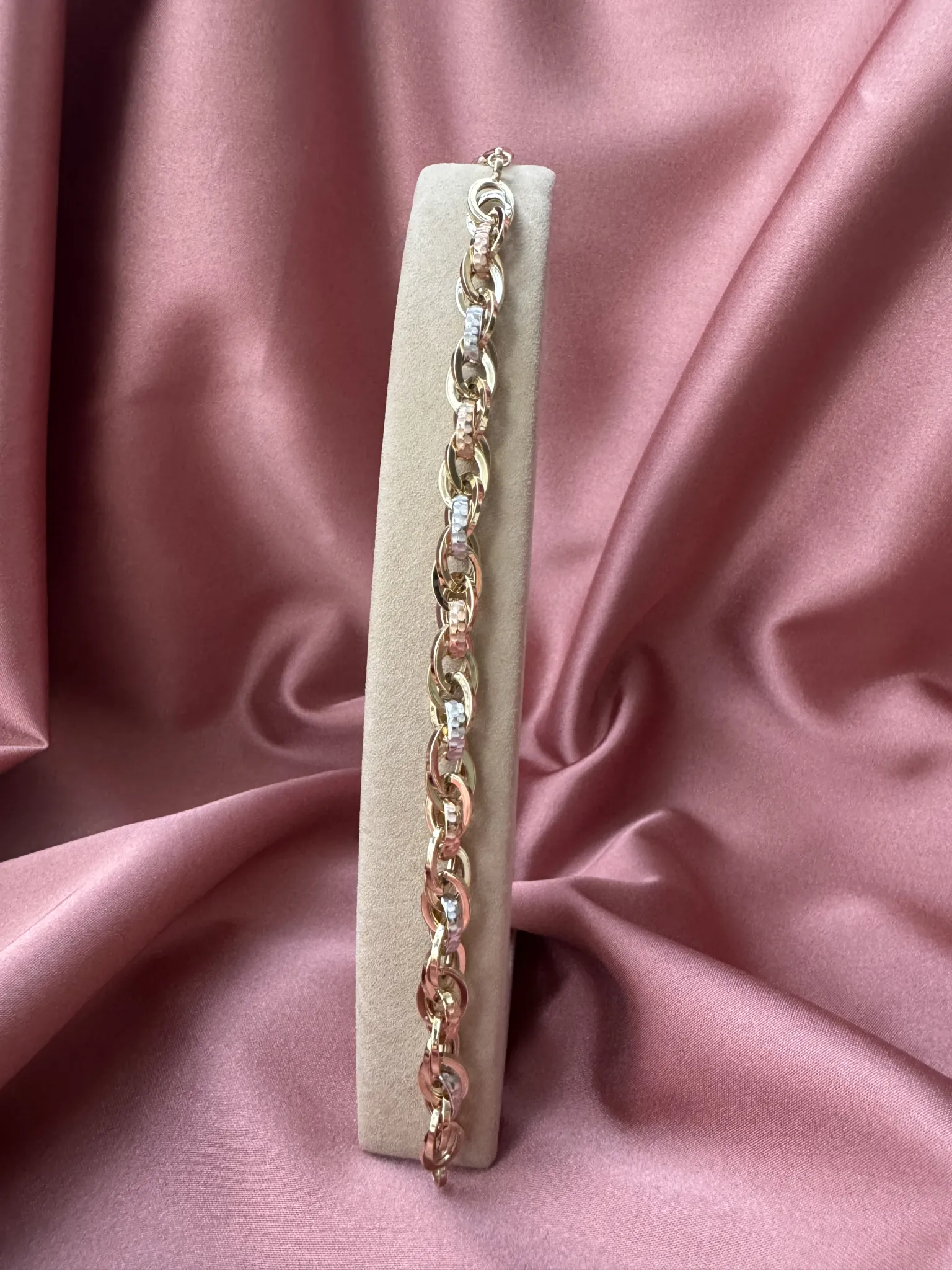 Üç Renk Hallow Bileklik 