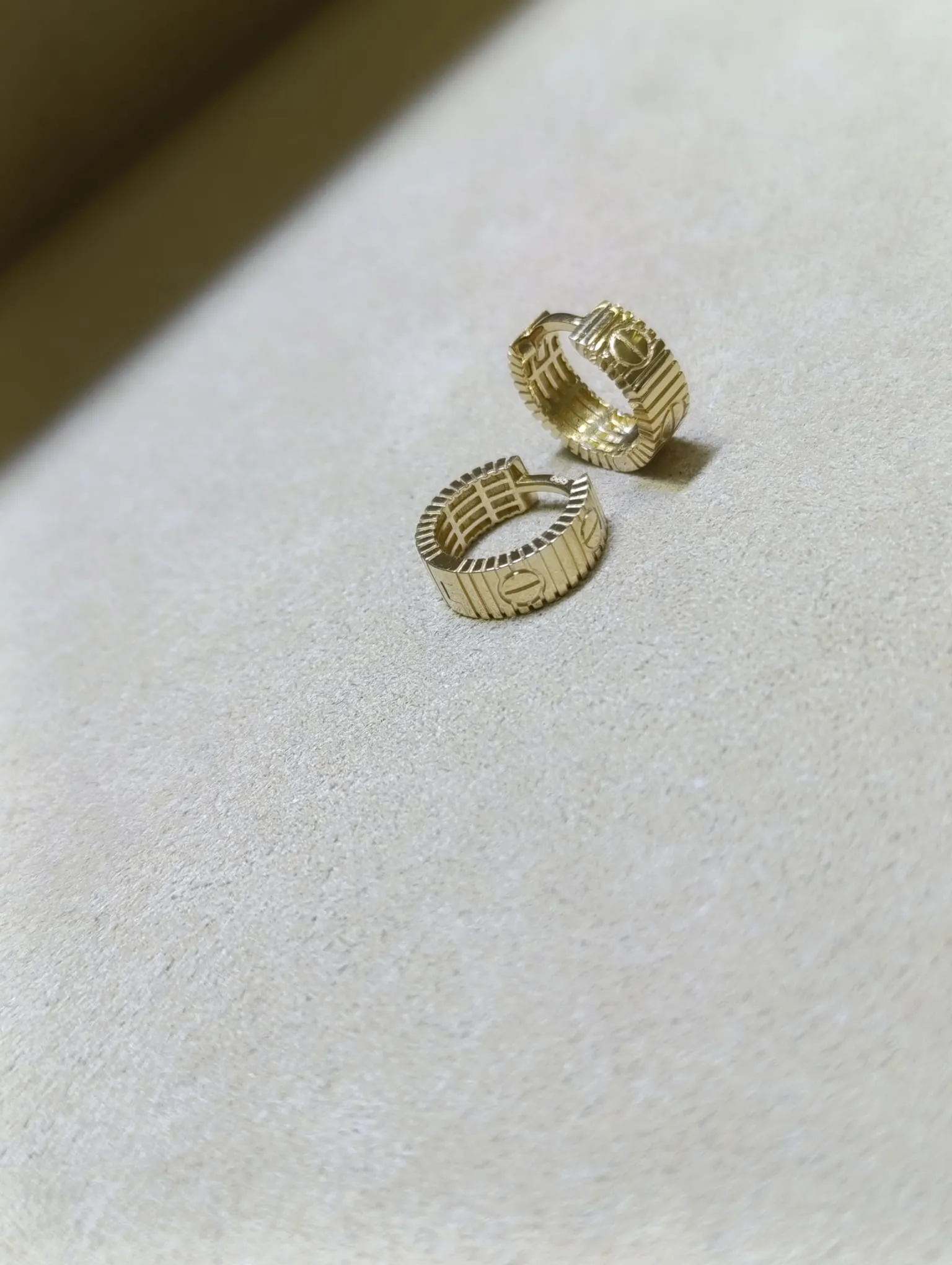 İtalyan Geçmeli Halka Küpe