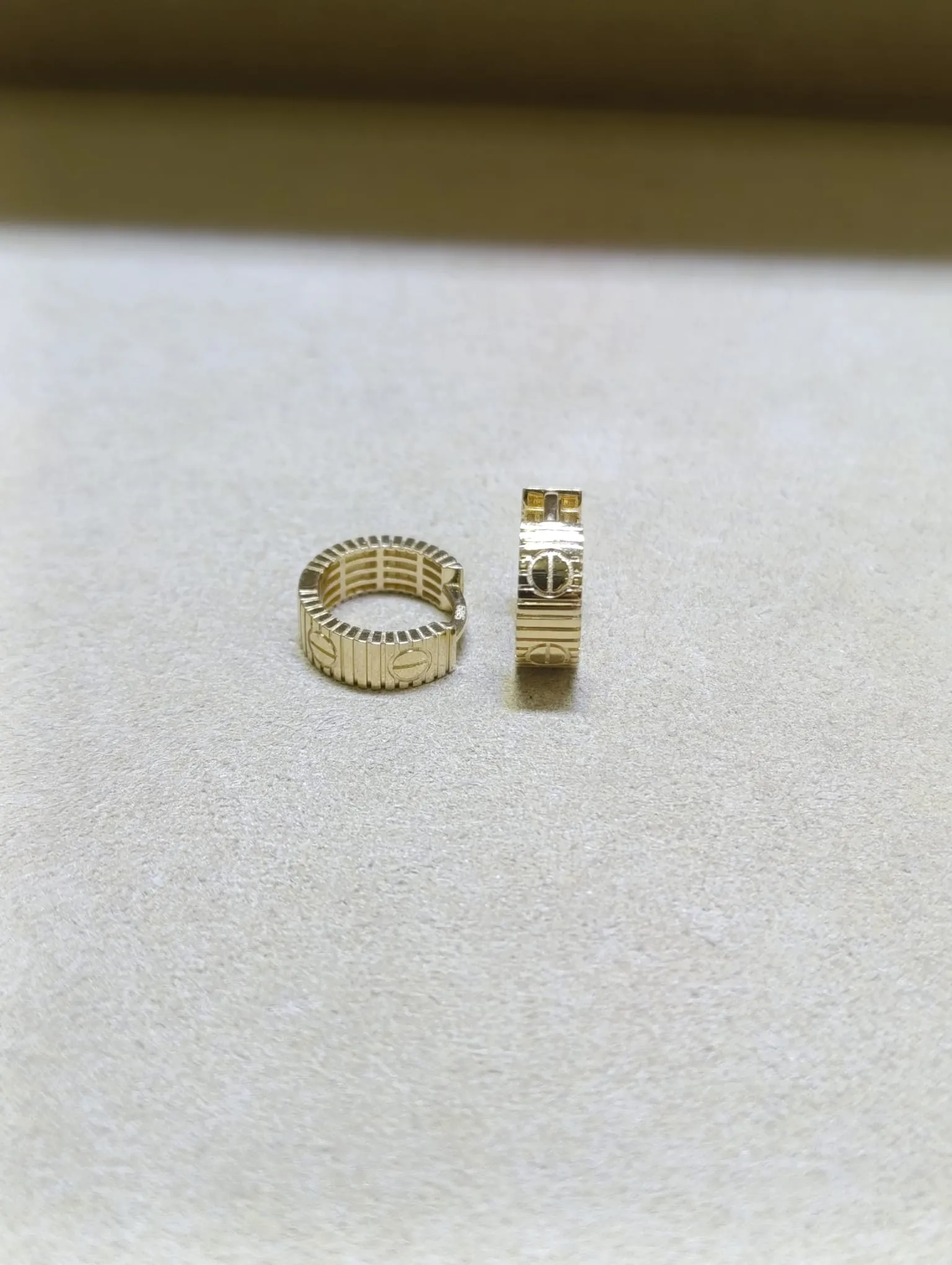 İtalyan Geçmeli Halka Küpe