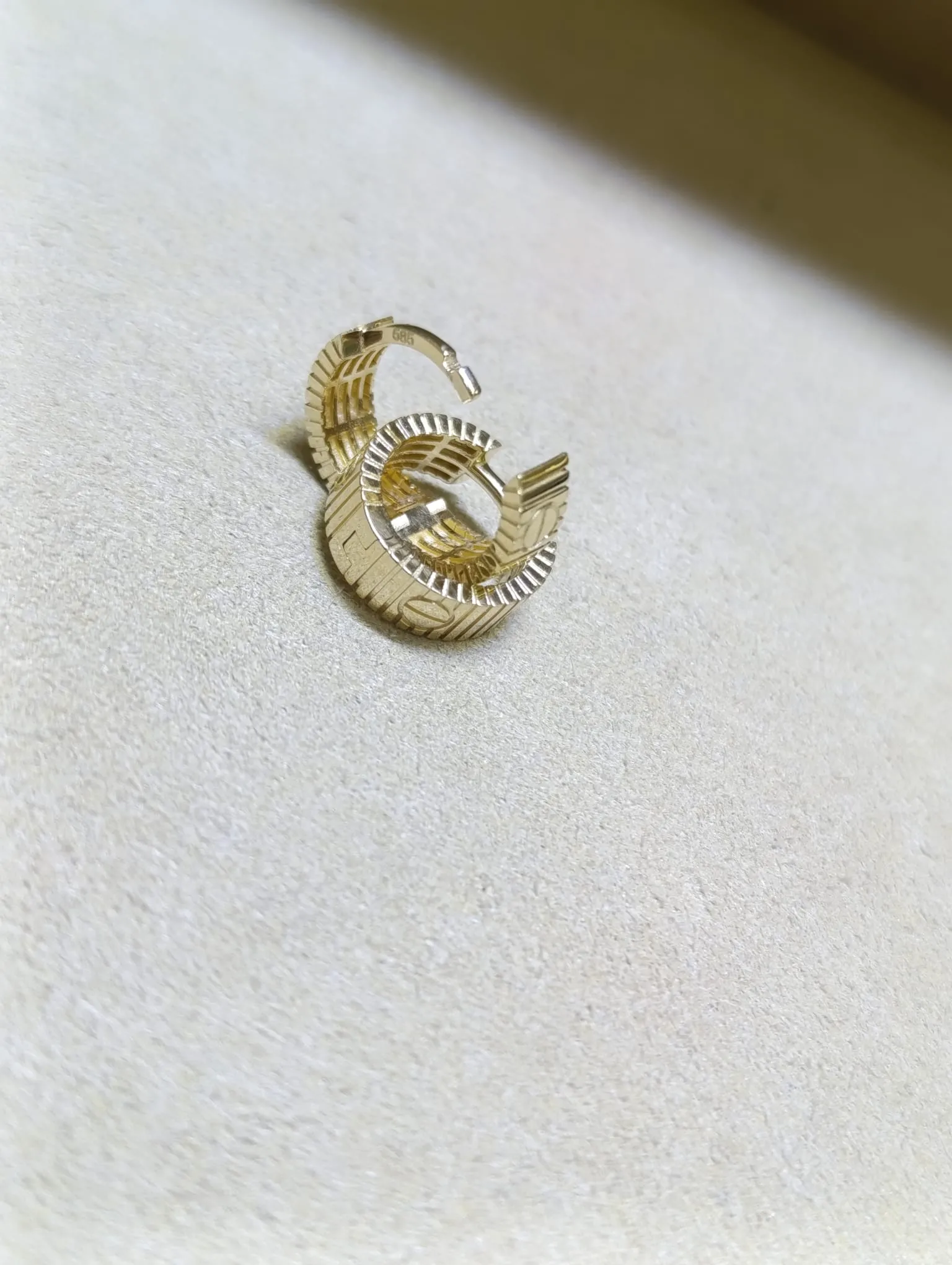 İtalyan Geçmeli Halka Küpe