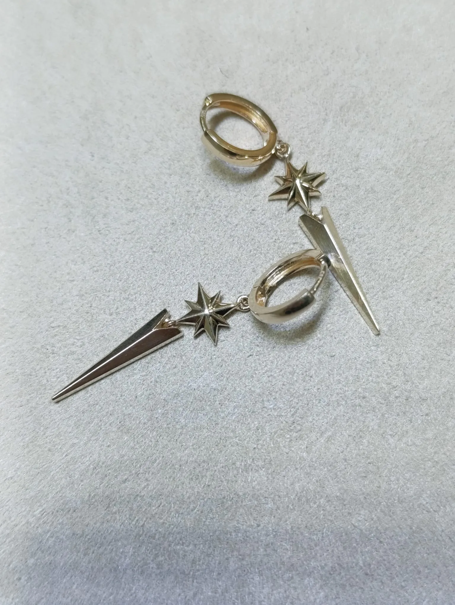 Sallantılı Kuzey Yıldızı Halka Küpe