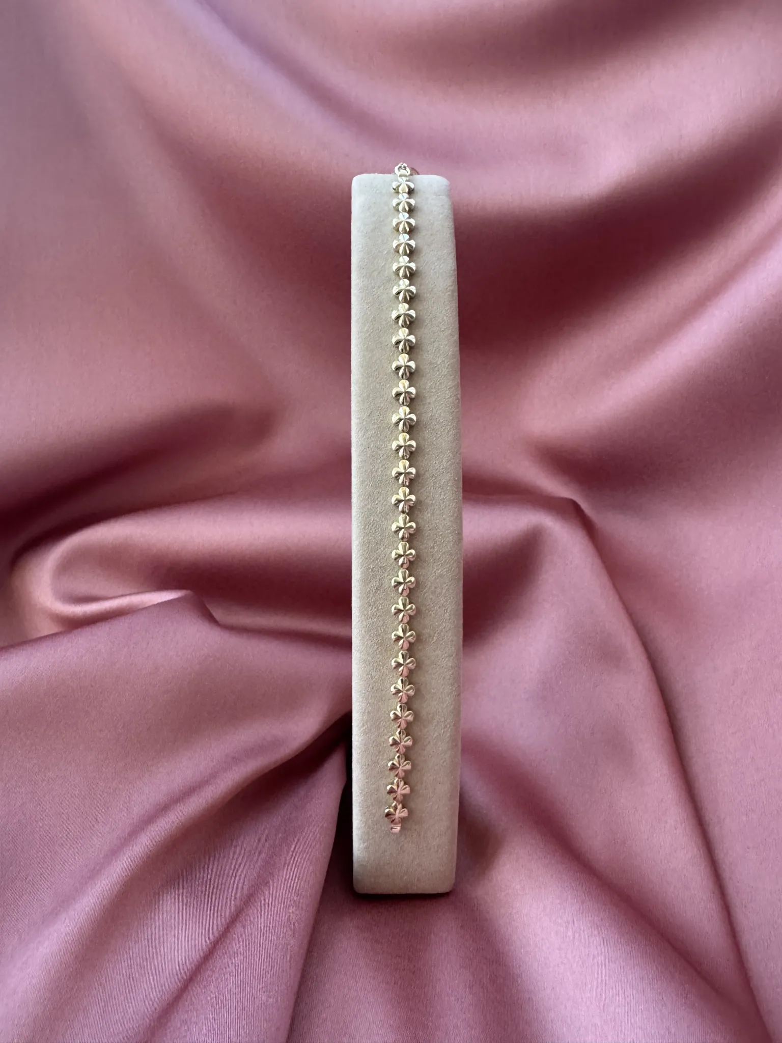 Çiçek Desen Bileklik 