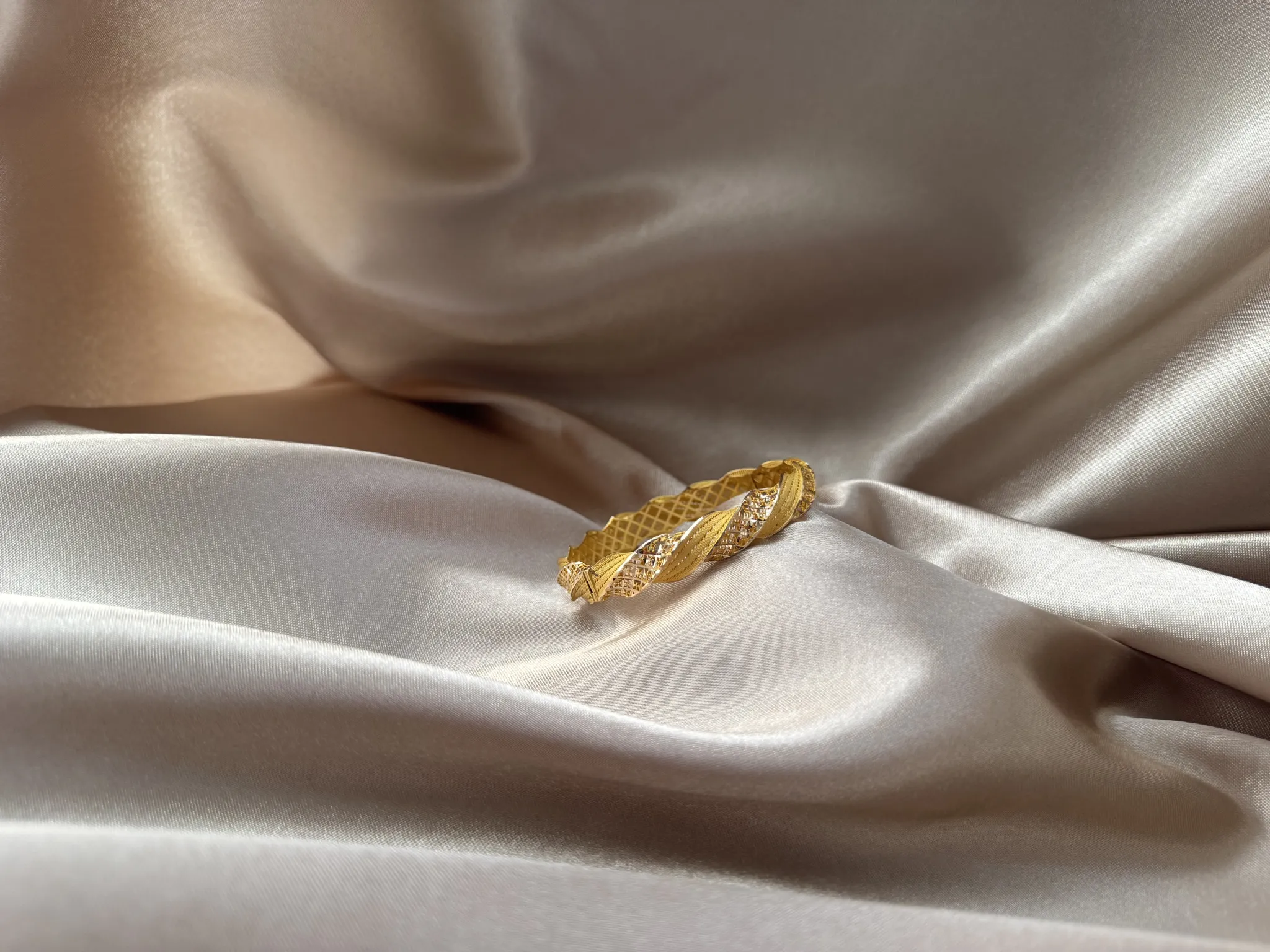 Hasır işlemeli Kelepçe 