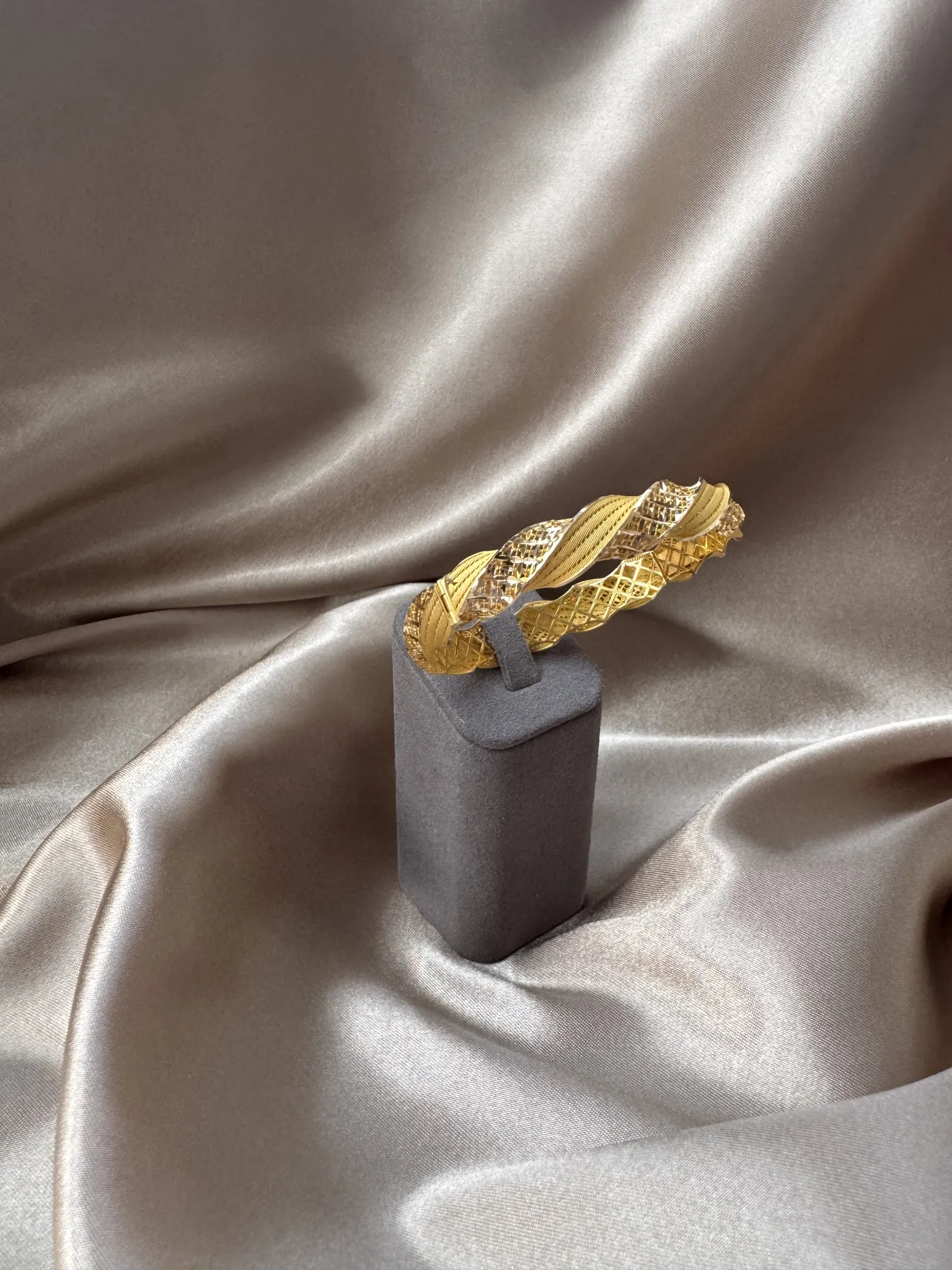 Hasır işlemeli Kelepçe 