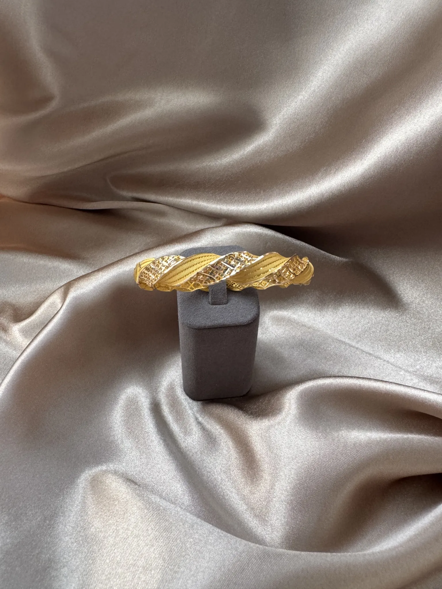 Hasır işlemeli Kelepçe 